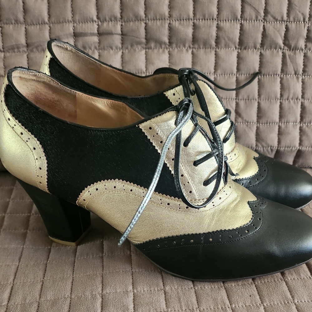 Shoes of Prey Elegant Black and Gold Leather Women's Oxford Shoes with Cowhide